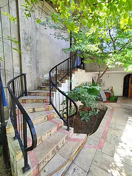 Satılır 11 otaqlı həyət evi 450 m²