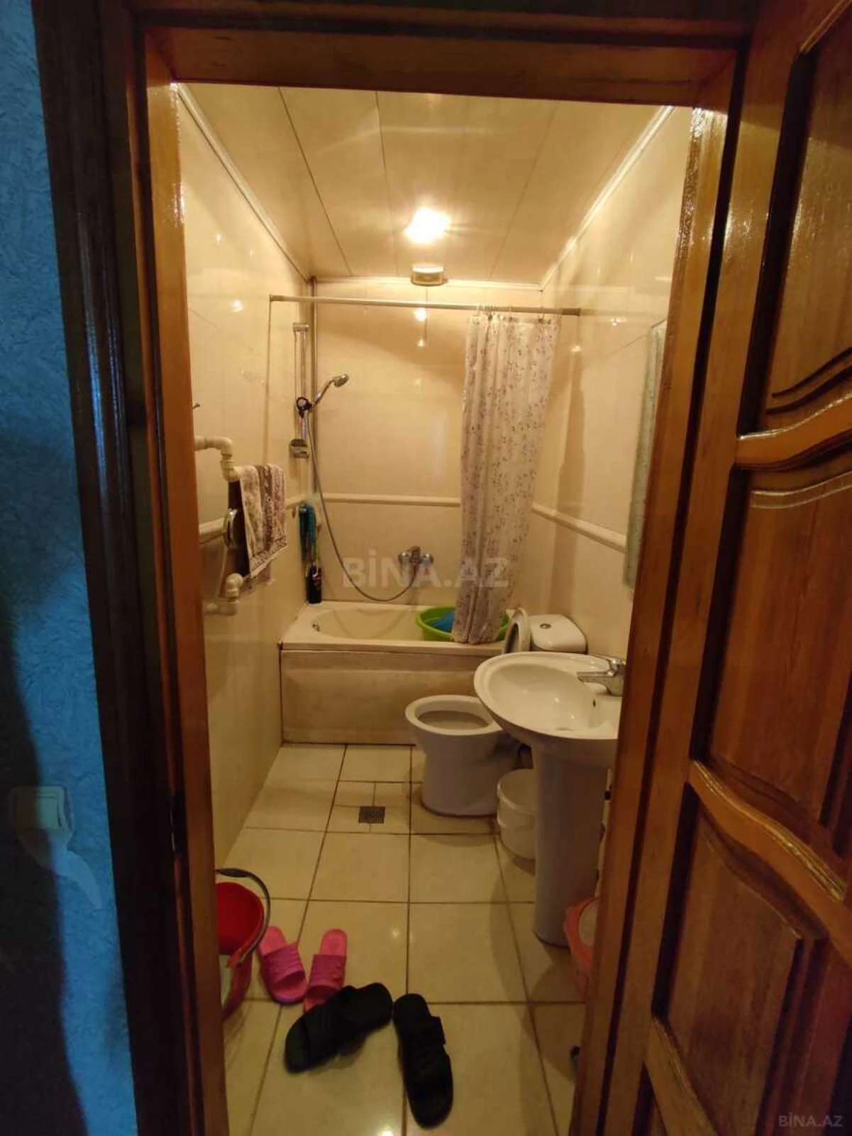 Satılır 11 otaqlı həyət evi 450 m²