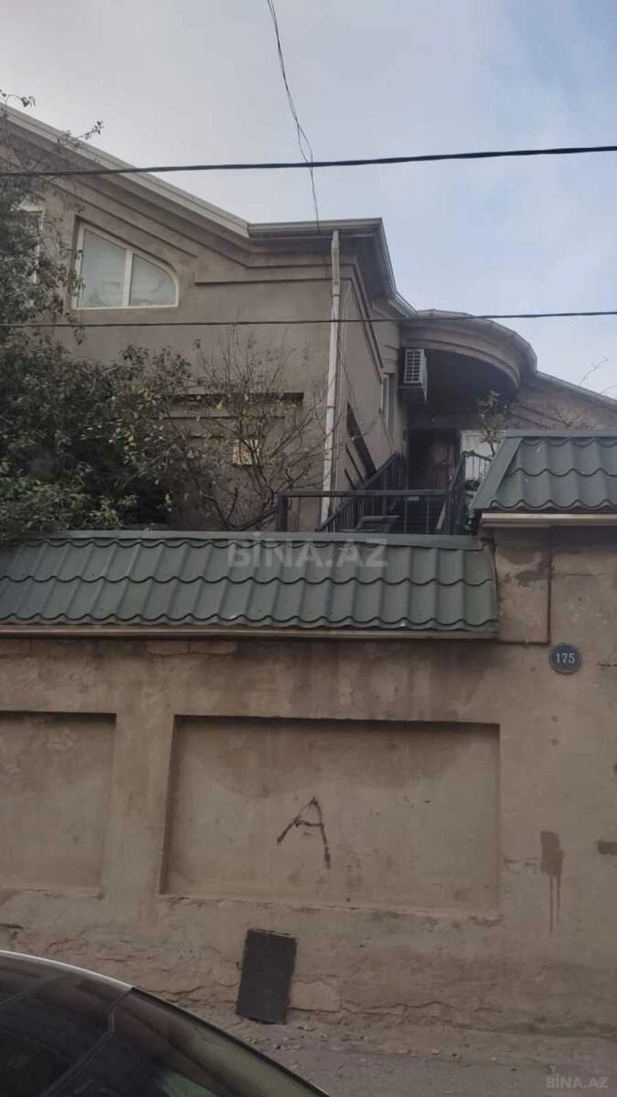 Satılır 11 otaqlı həyət evi 450 m²