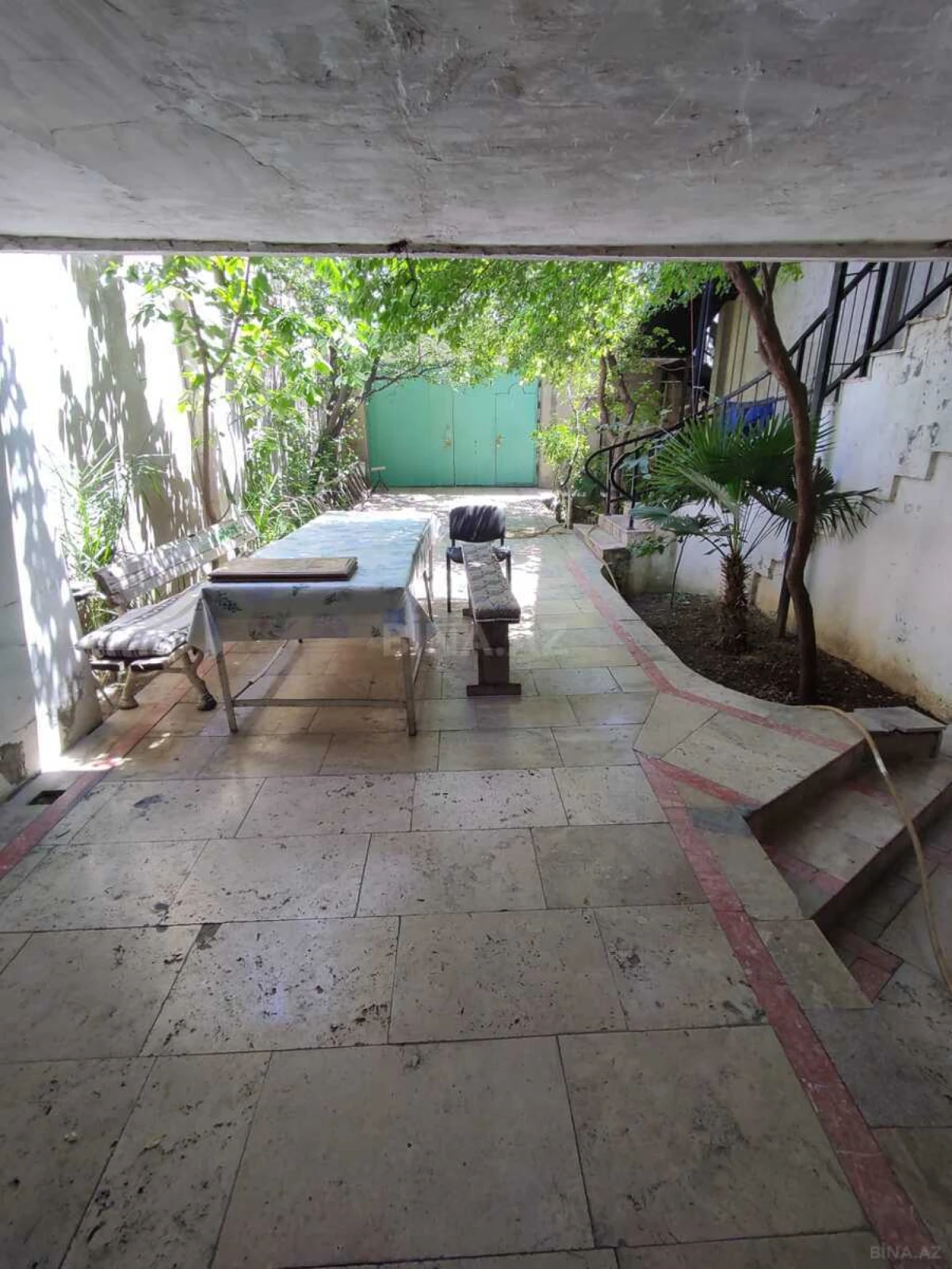 Satılır 11 otaqlı həyət evi 450 m²