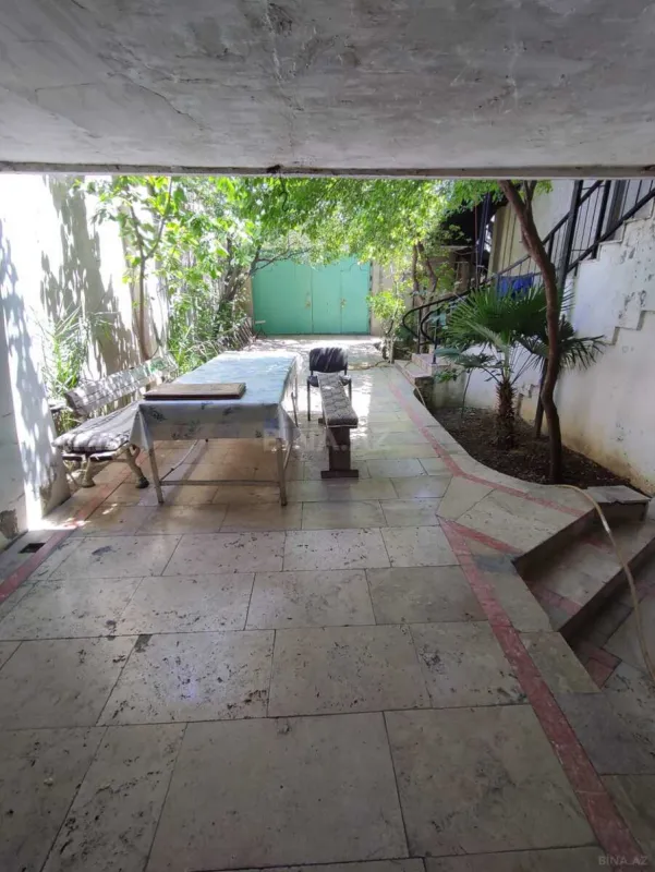 Satılır 11 otaqlı həyət evi 450 m²