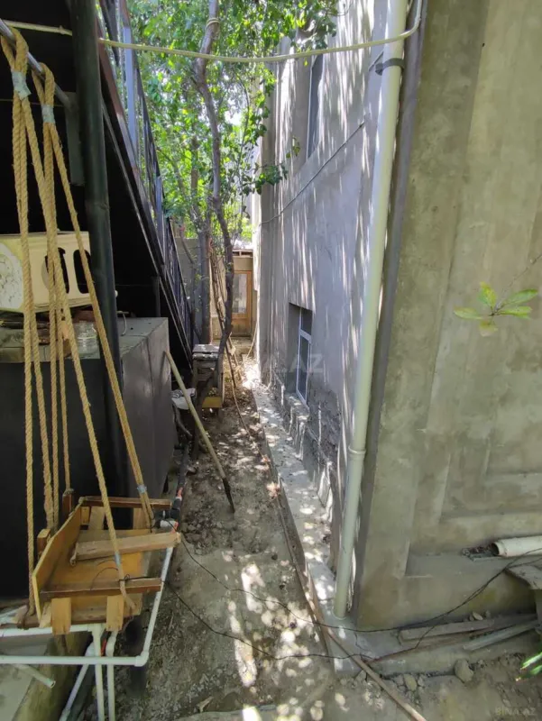 Satılır 11 otaqlı həyət evi 450 m²