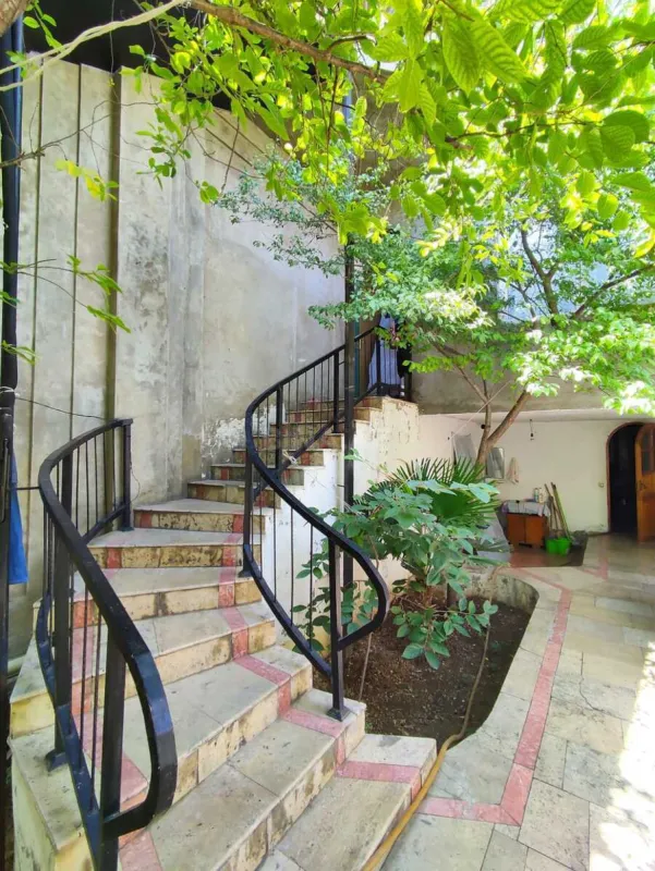 Satılır 11 otaqlı həyət evi 450 m²