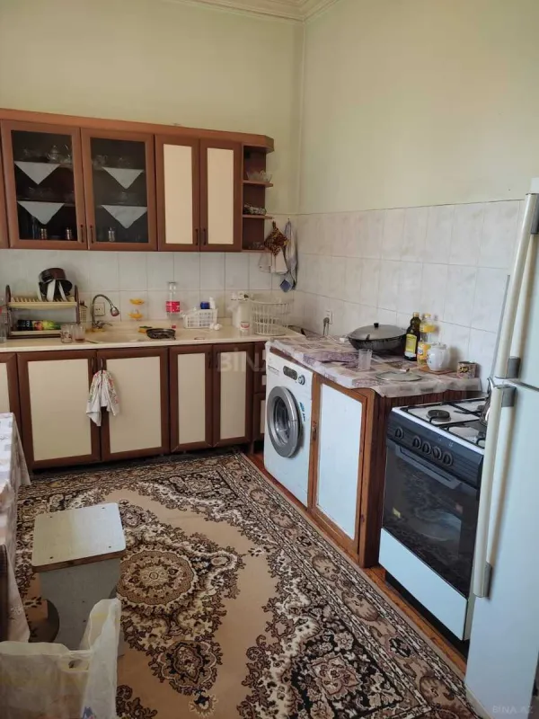 Satılır 11 otaqlı həyət evi 450 m²
