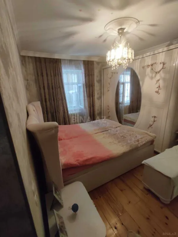 Satılır 11 otaqlı həyət evi 450 m²