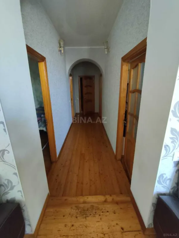 Satılır 11 otaqlı həyət evi 450 m²