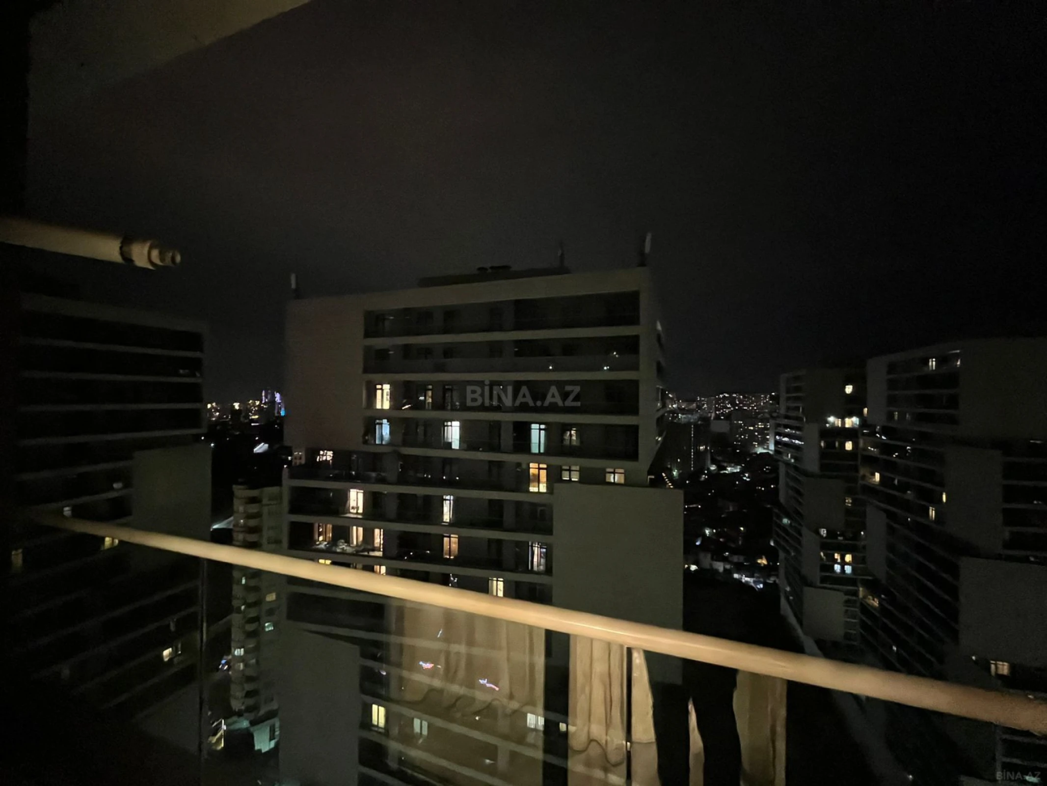 Satılır 3 otaqlı mənzil 148 m²