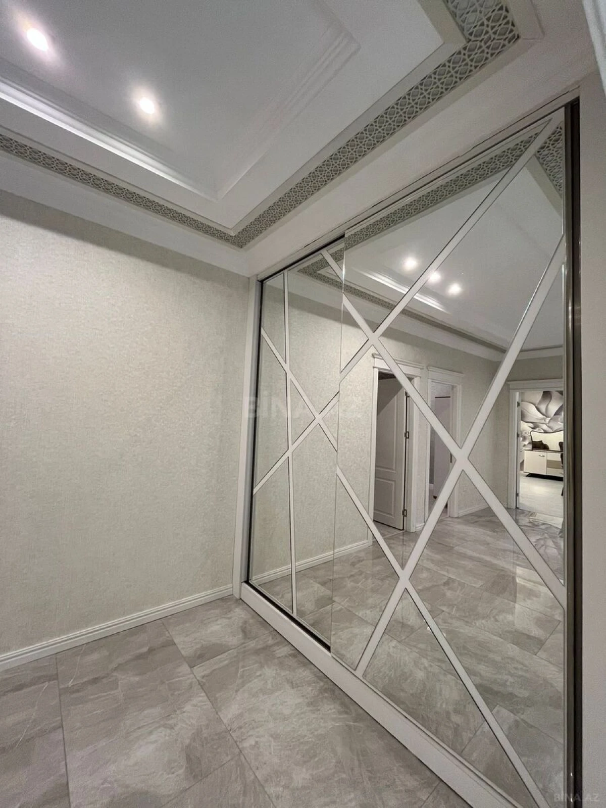 Satılır 3 otaqlı mənzil 148 m²