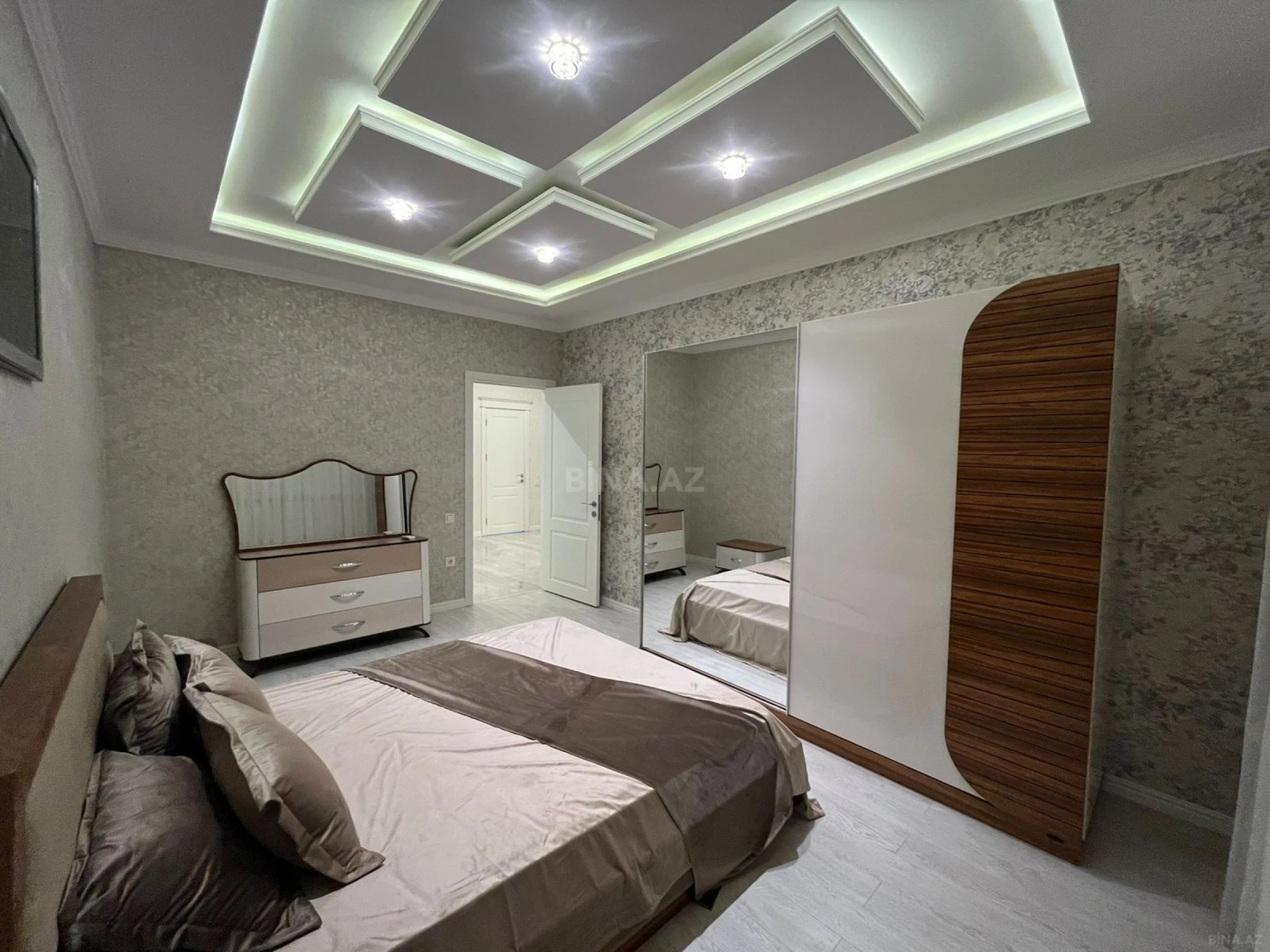 Satılır 3 otaqlı mənzil 148 m²