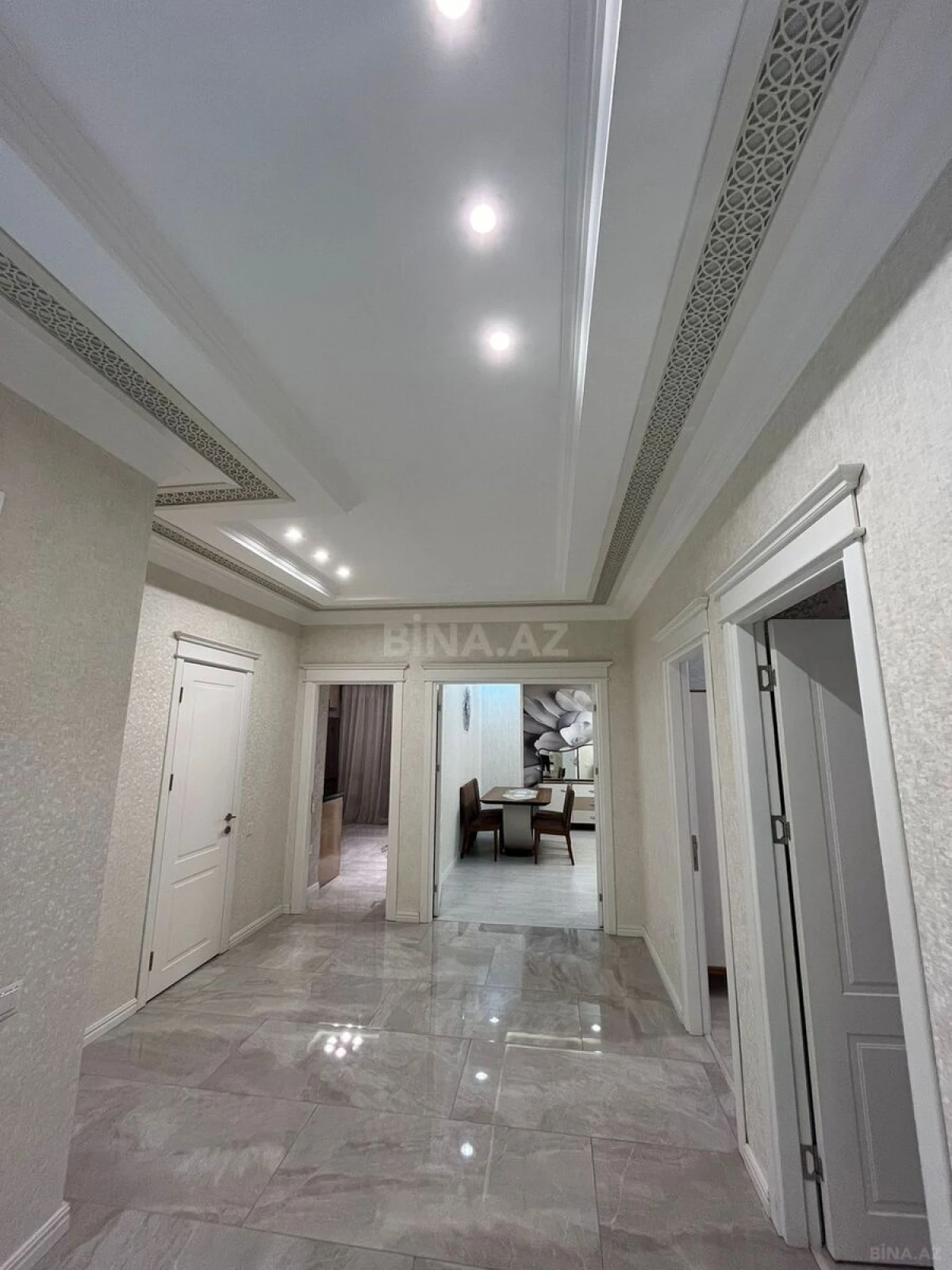 Satılır 3 otaqlı mənzil 148 m²