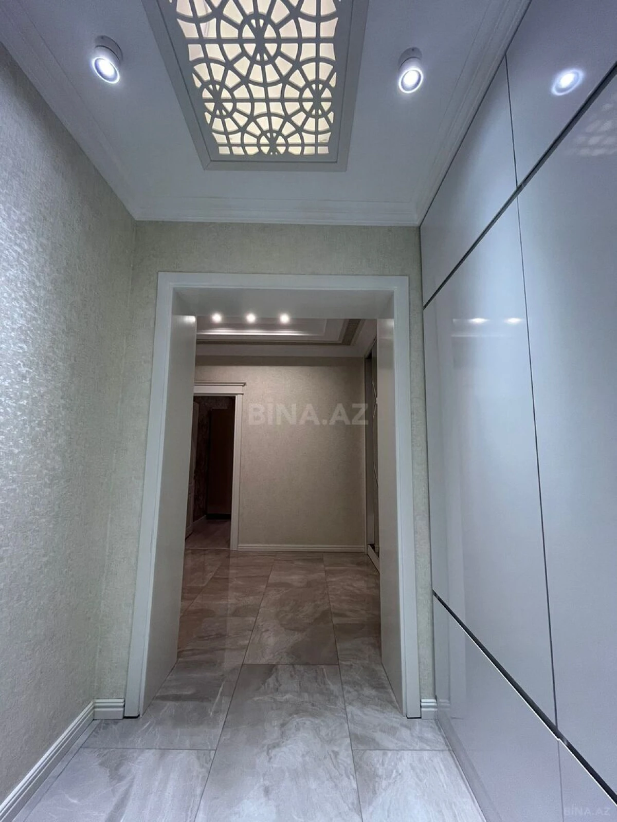 Satılır 3 otaqlı mənzil 148 m²