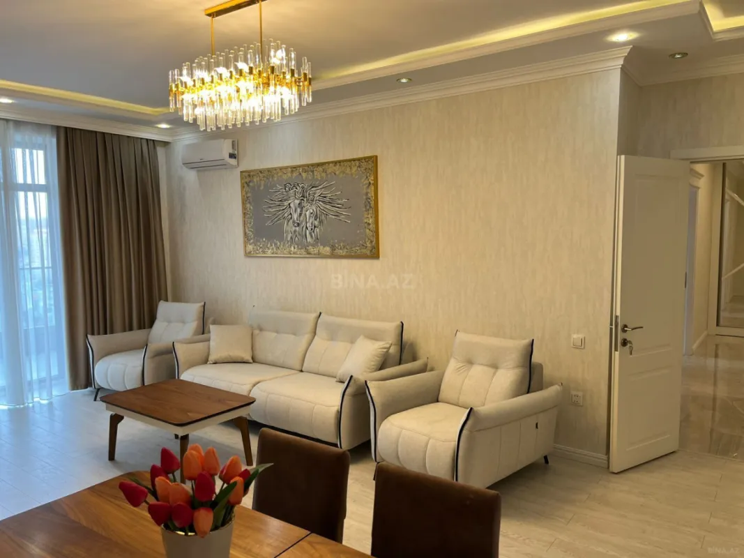 Satılır 3 otaqlı mənzil 148 m²