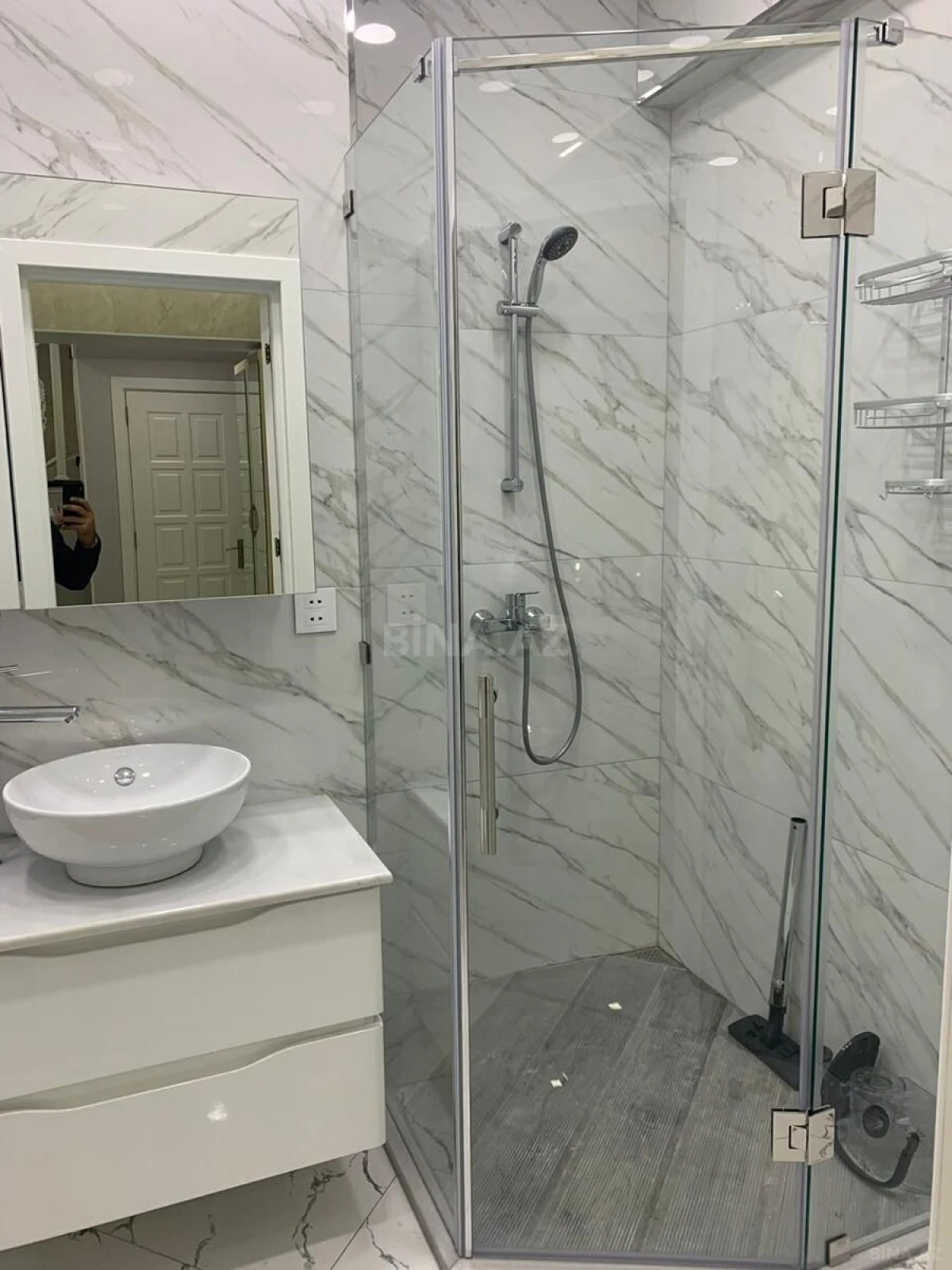 Kirayə verilir 3 otaqlı mənzil 150 m²