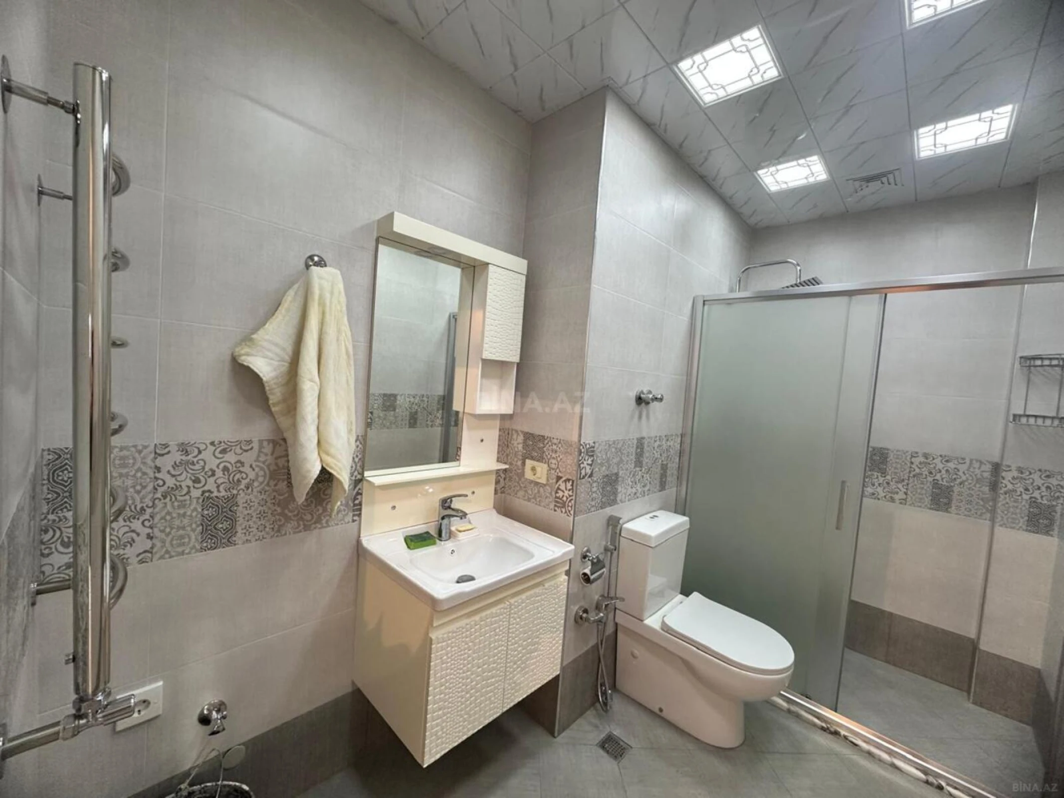 Kirayə verilir 2 otaqlı mənzil 60 m²