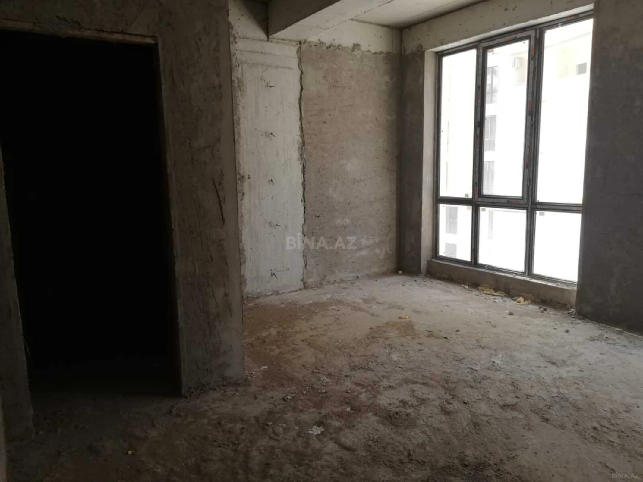Satılır 3 otaqlı mənzil 173 m²