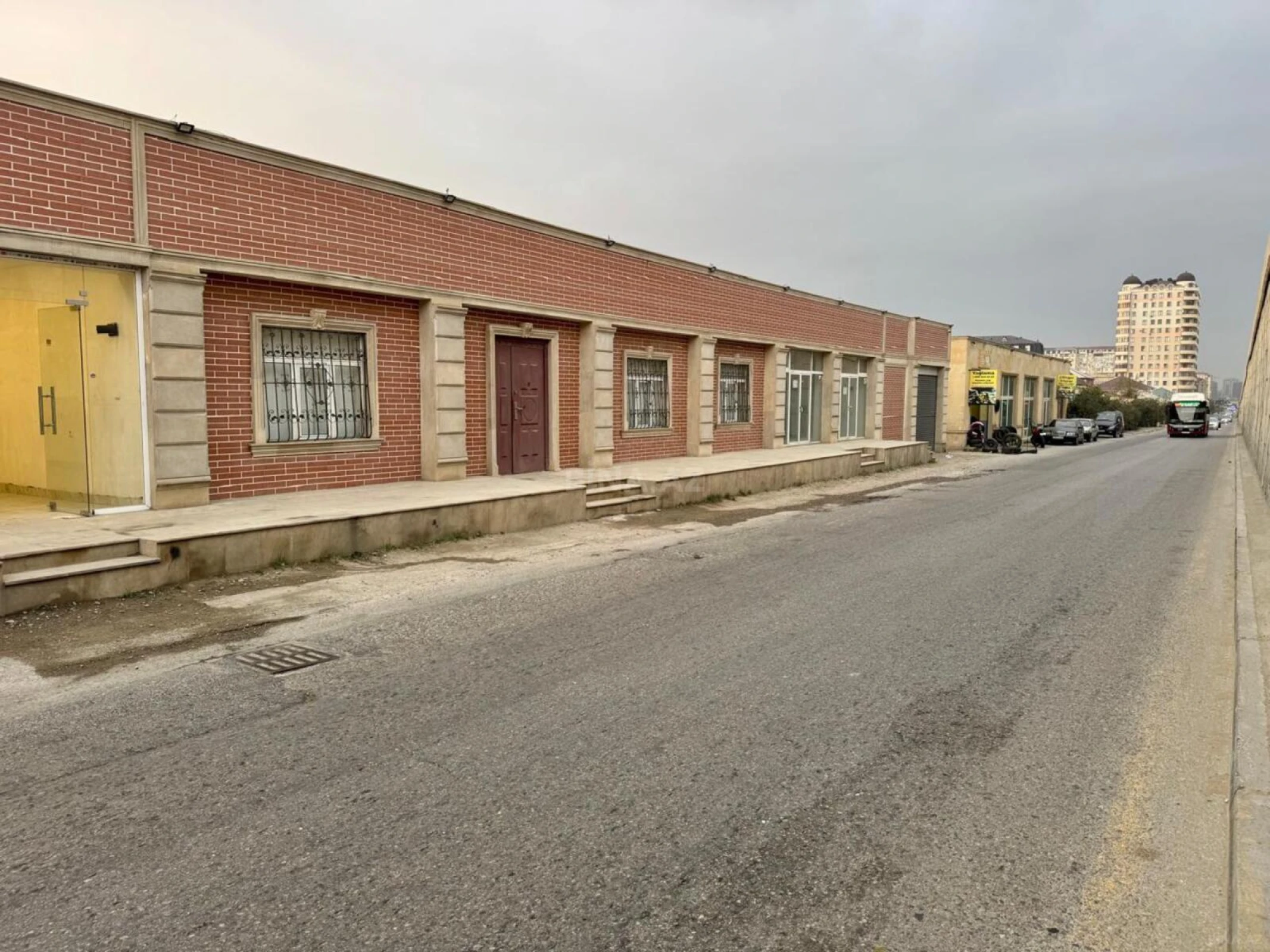 Satılır obyekt 357 m²