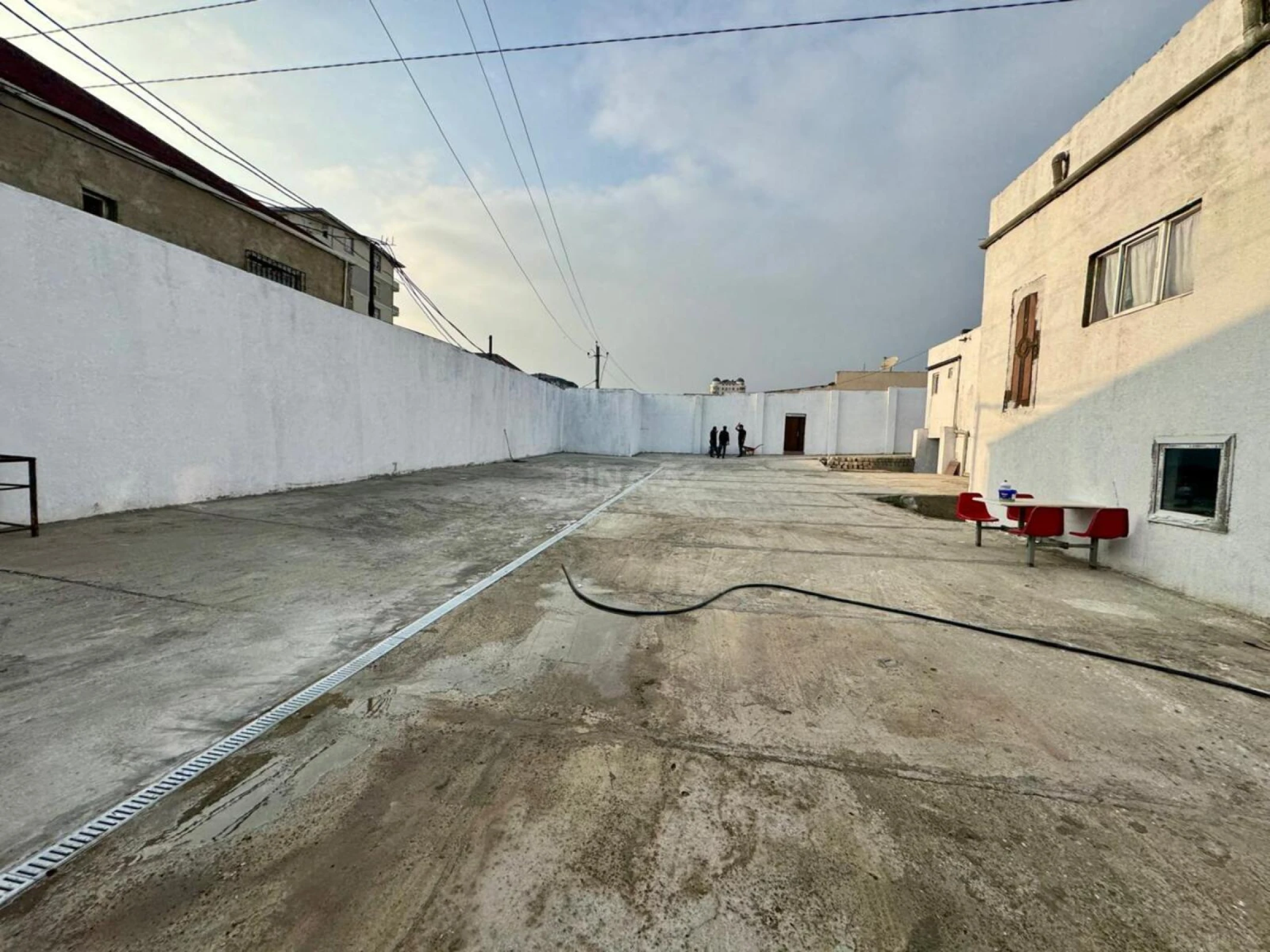 Satılır obyekt 357 m²