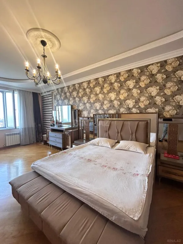 Satılır 4 otaqlı mənzil 162 m²