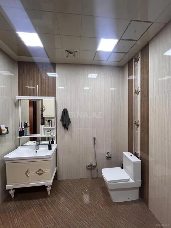 Satılır 4 otaqlı mənzil 162 m²