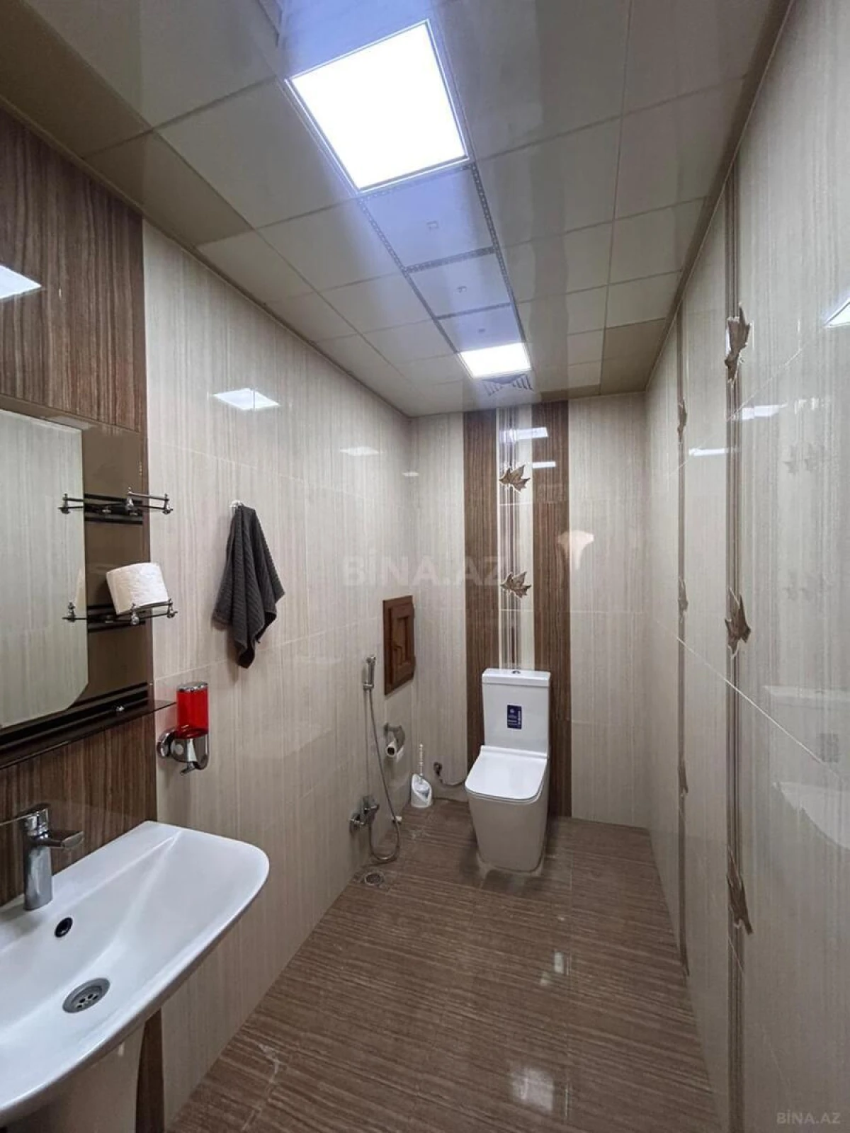 Satılır 4 otaqlı mənzil 162 m²