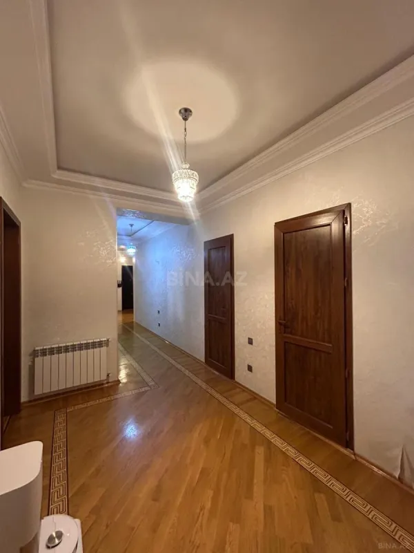 Satılır 4 otaqlı mənzil 162 m²