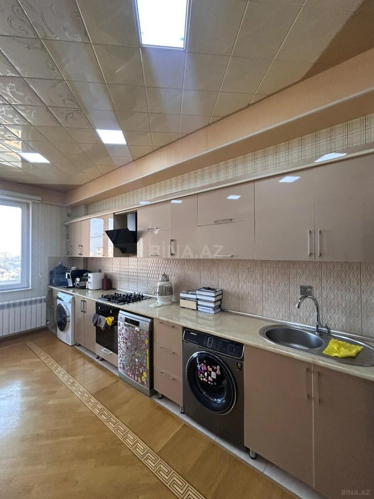 Satılır 4 otaqlı mənzil 162 m²