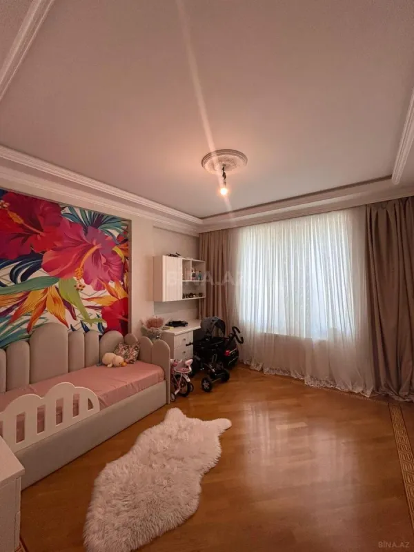 Satılır 4 otaqlı mənzil 162 m²