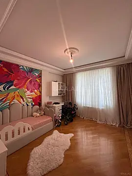 Satılır 4 otaqlı mənzil 162 m²