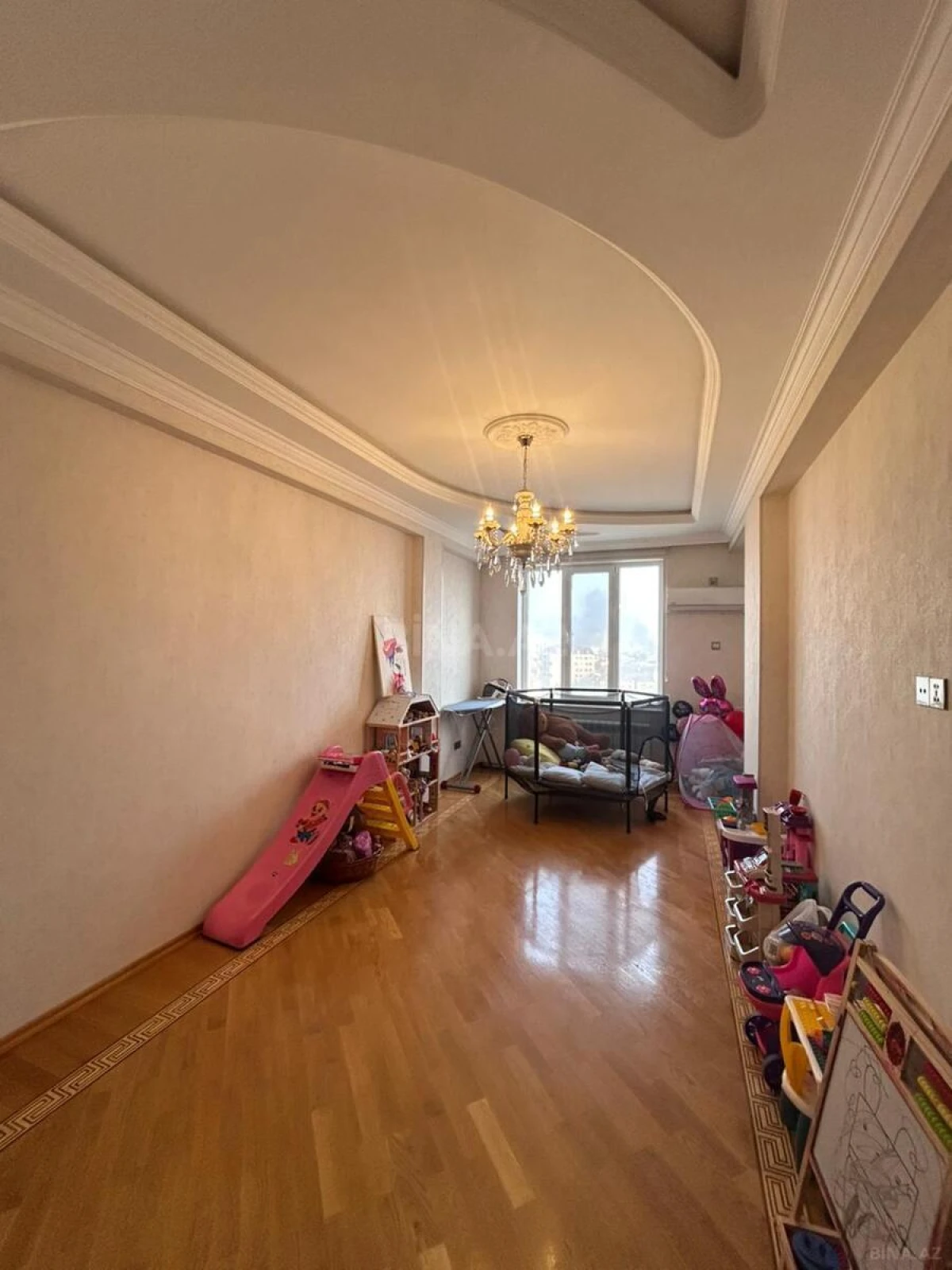 Satılır 4 otaqlı mənzil 162 m²