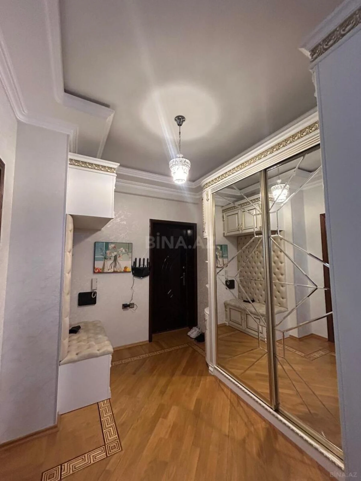 Satılır 4 otaqlı mənzil 162 m²