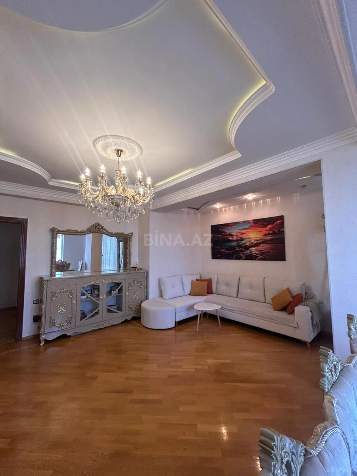 Satılır 4 otaqlı mənzil 162 m²
