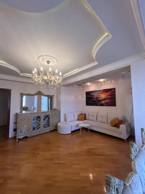 Satılır 4 otaqlı mənzil 162 m²