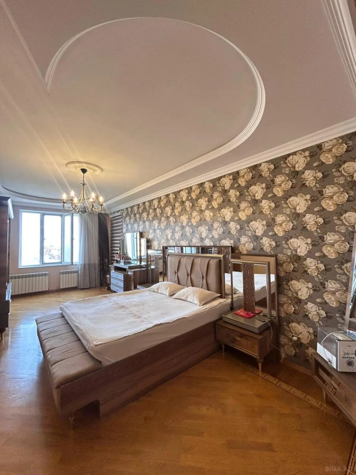 Satılır 4 otaqlı mənzil 162 m²