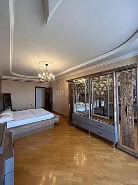 Satılır 4 otaqlı mənzil 162 m²