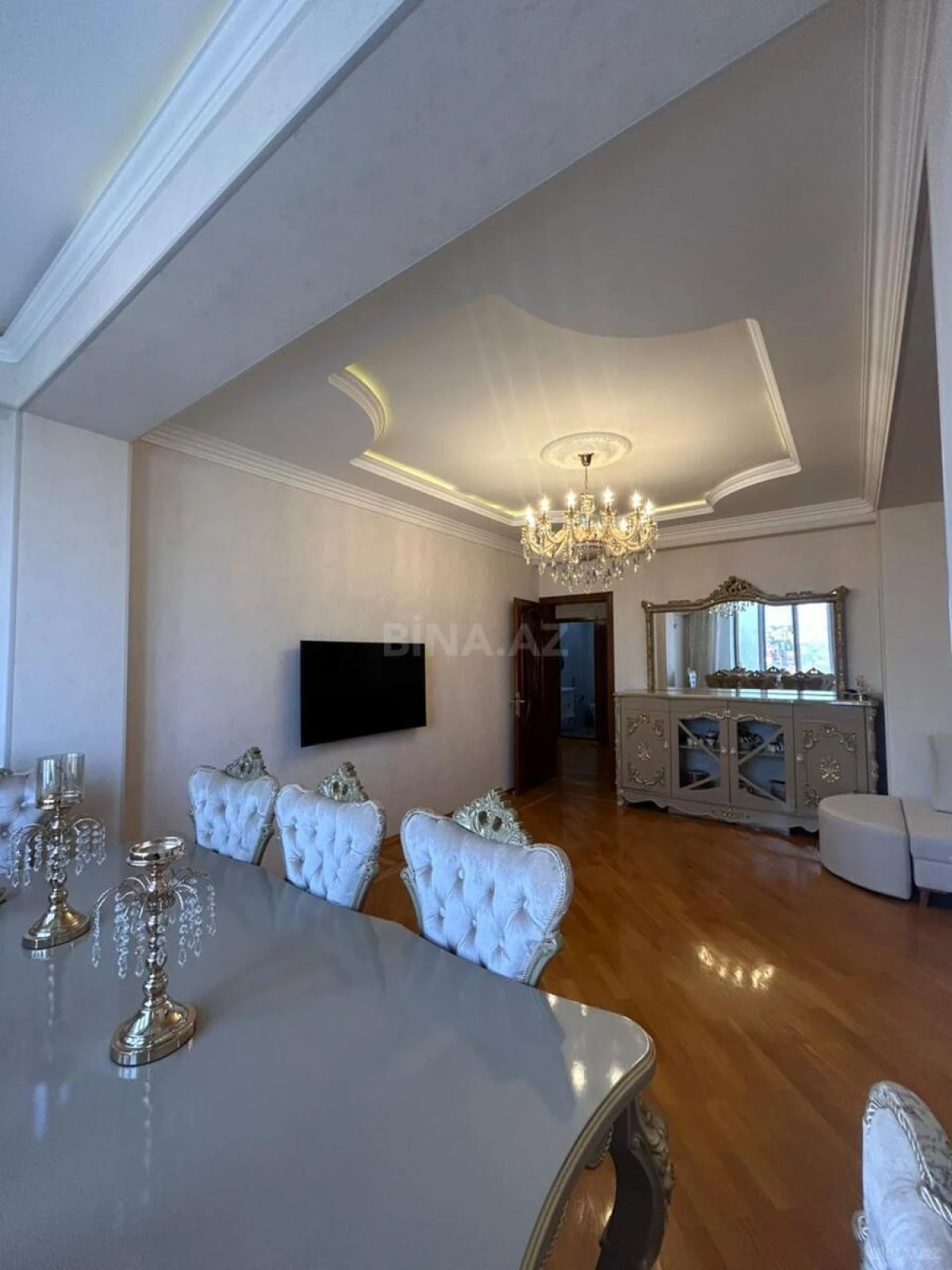 Satılır 4 otaqlı mənzil 162 m²