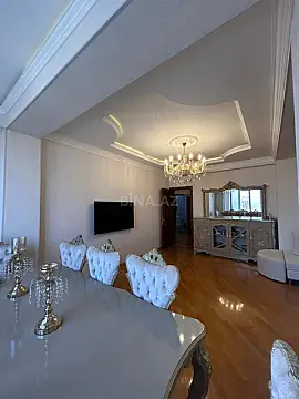 Satılır 4 otaqlı mənzil 162 m²