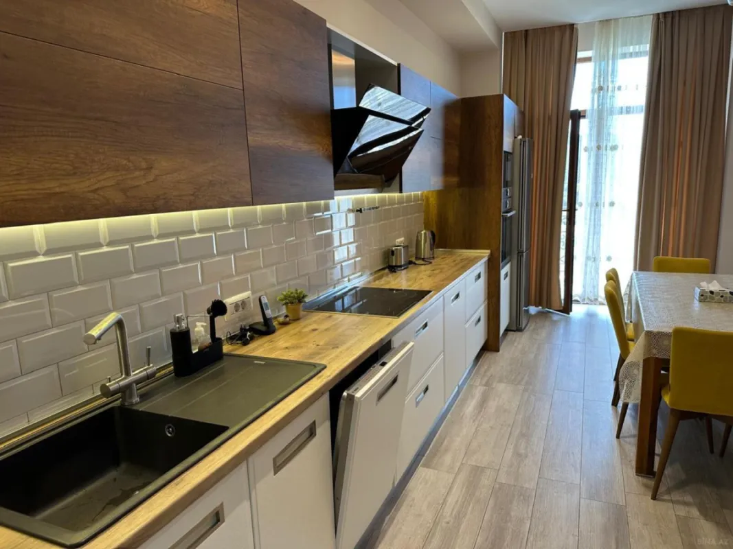 Kirayə verilir 3 otaqlı mənzil 140 m²