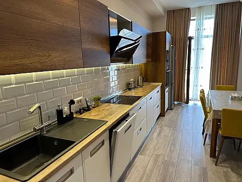 Kirayə verilir 3 otaqlı mənzil 140 m²