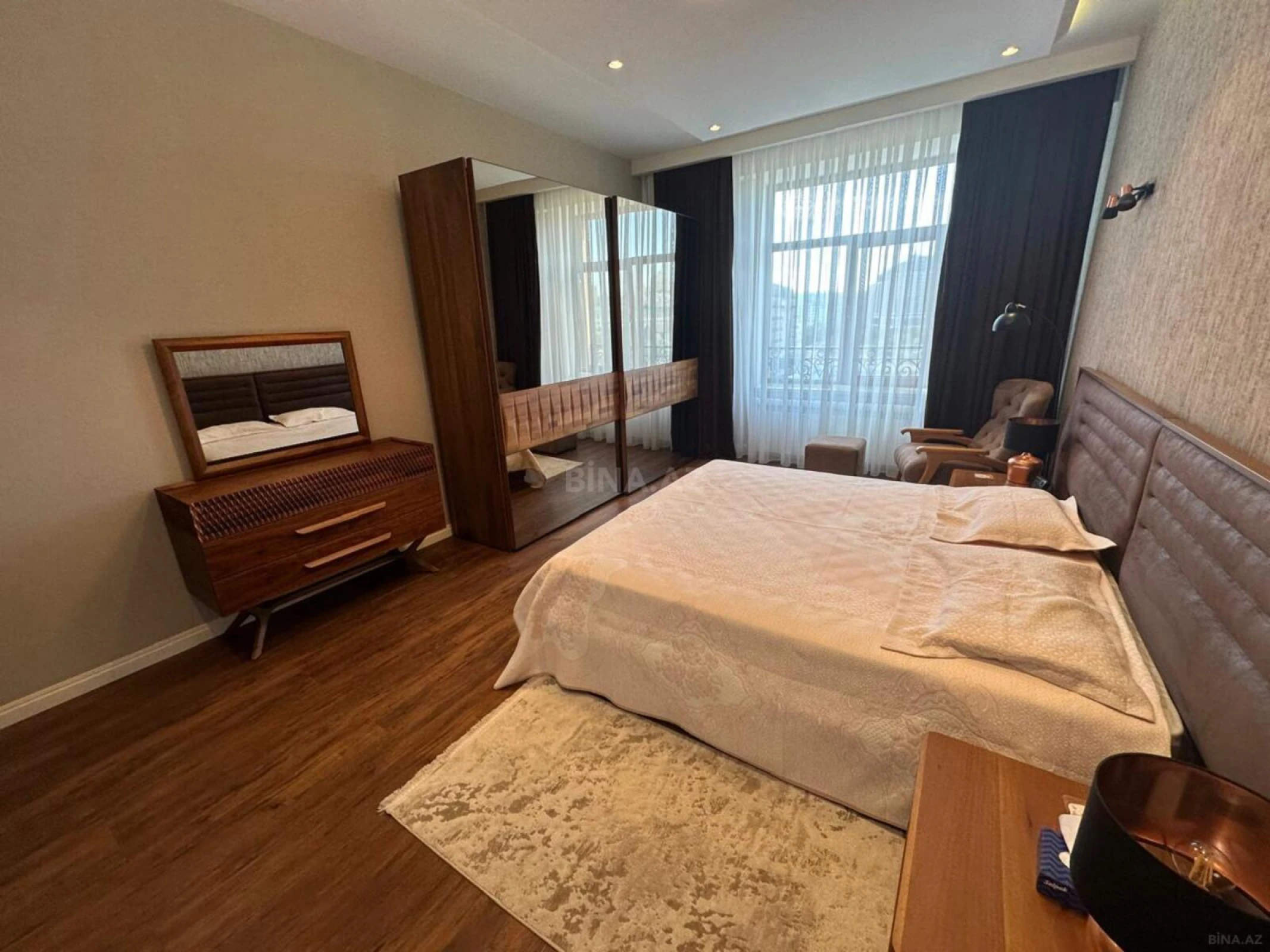 Kirayə verilir 3 otaqlı mənzil 140 m²