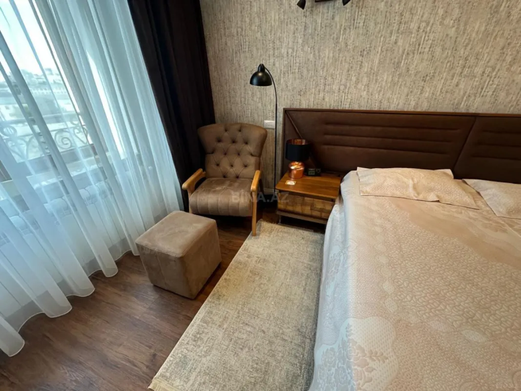 Kirayə verilir 3 otaqlı mənzil 140 m²