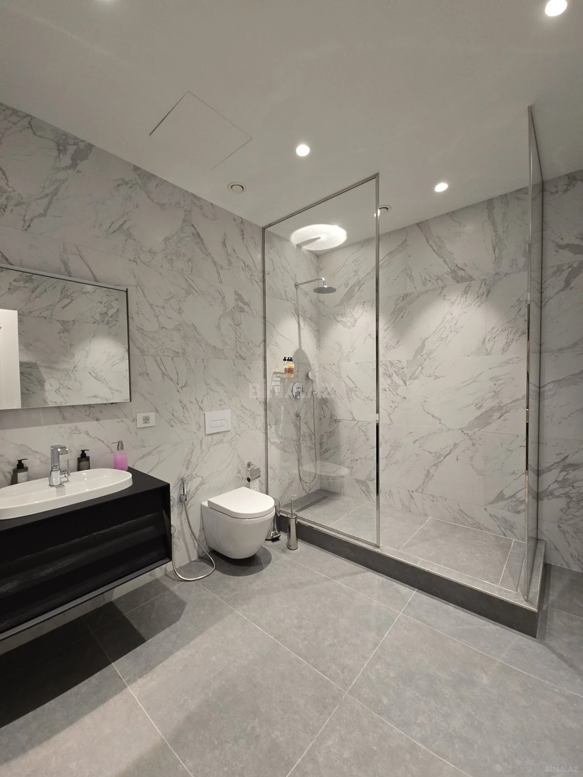 Kirayə verilir 3 otaqlı mənzil 125 m²