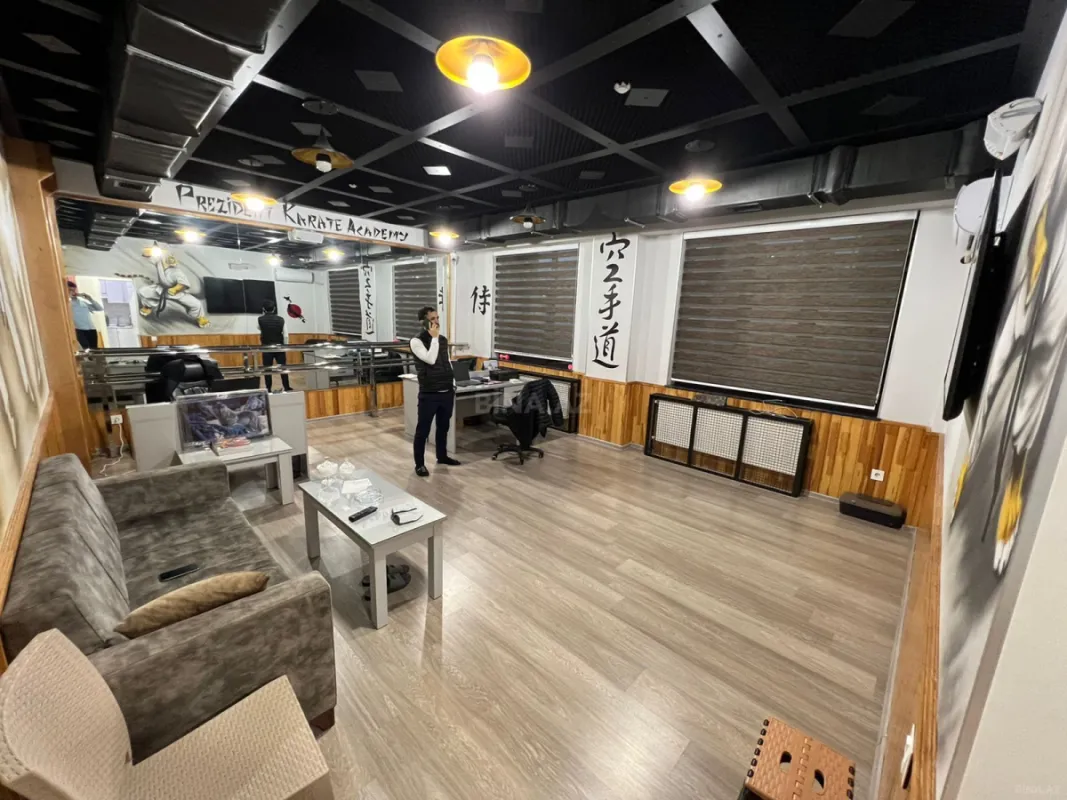 Satılır obyekt 200 m²