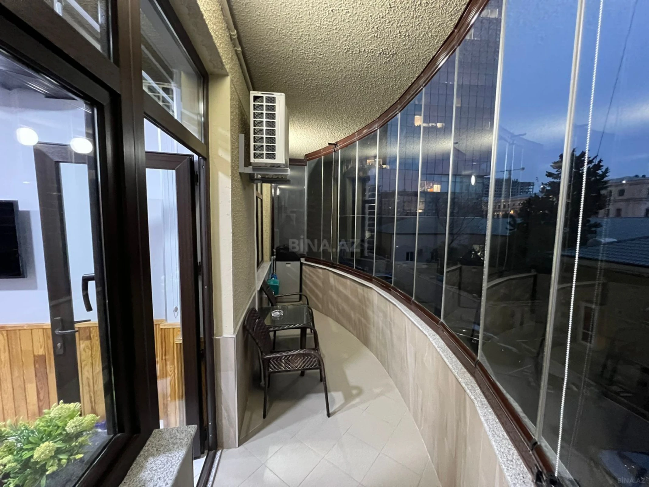 Satılır obyekt 200 m²