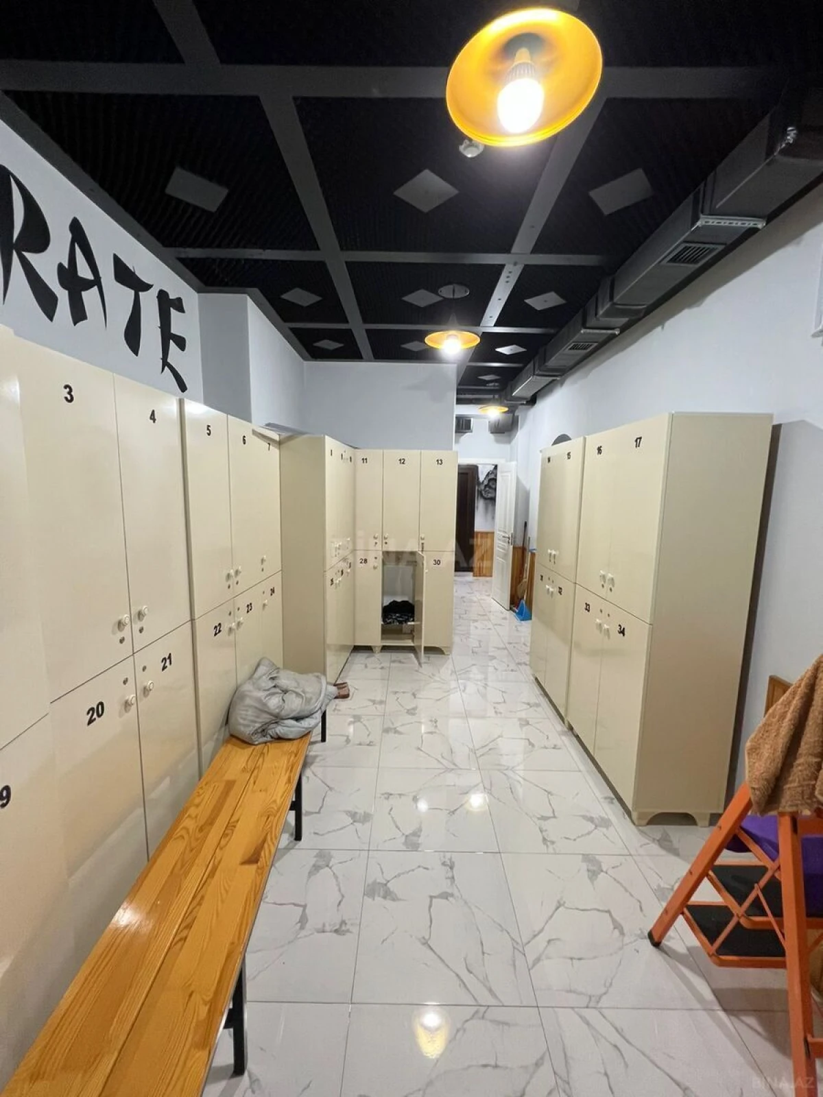 Satılır obyekt 200 m²