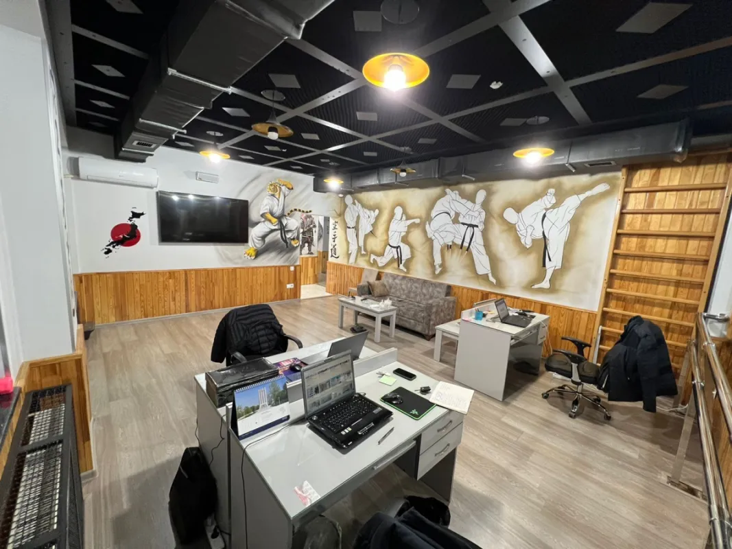 Satılır obyekt 200 m²