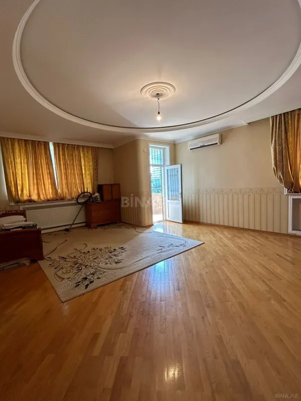 Satılır 4 otaqlı mənzil 160 m²