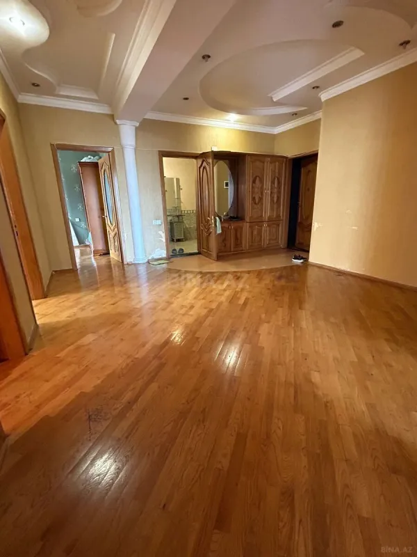 Satılır 4 otaqlı mənzil 160 m²