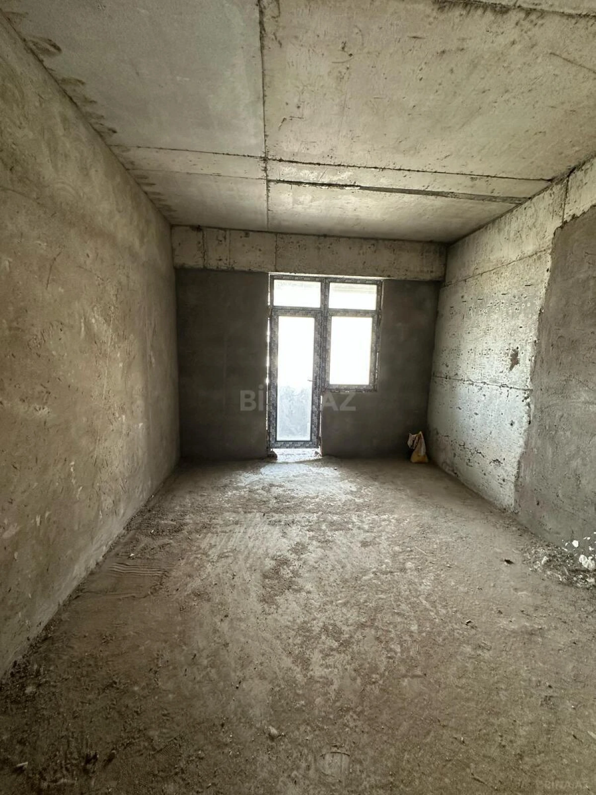 Satılır 2 otaqlı mənzil 93 m²