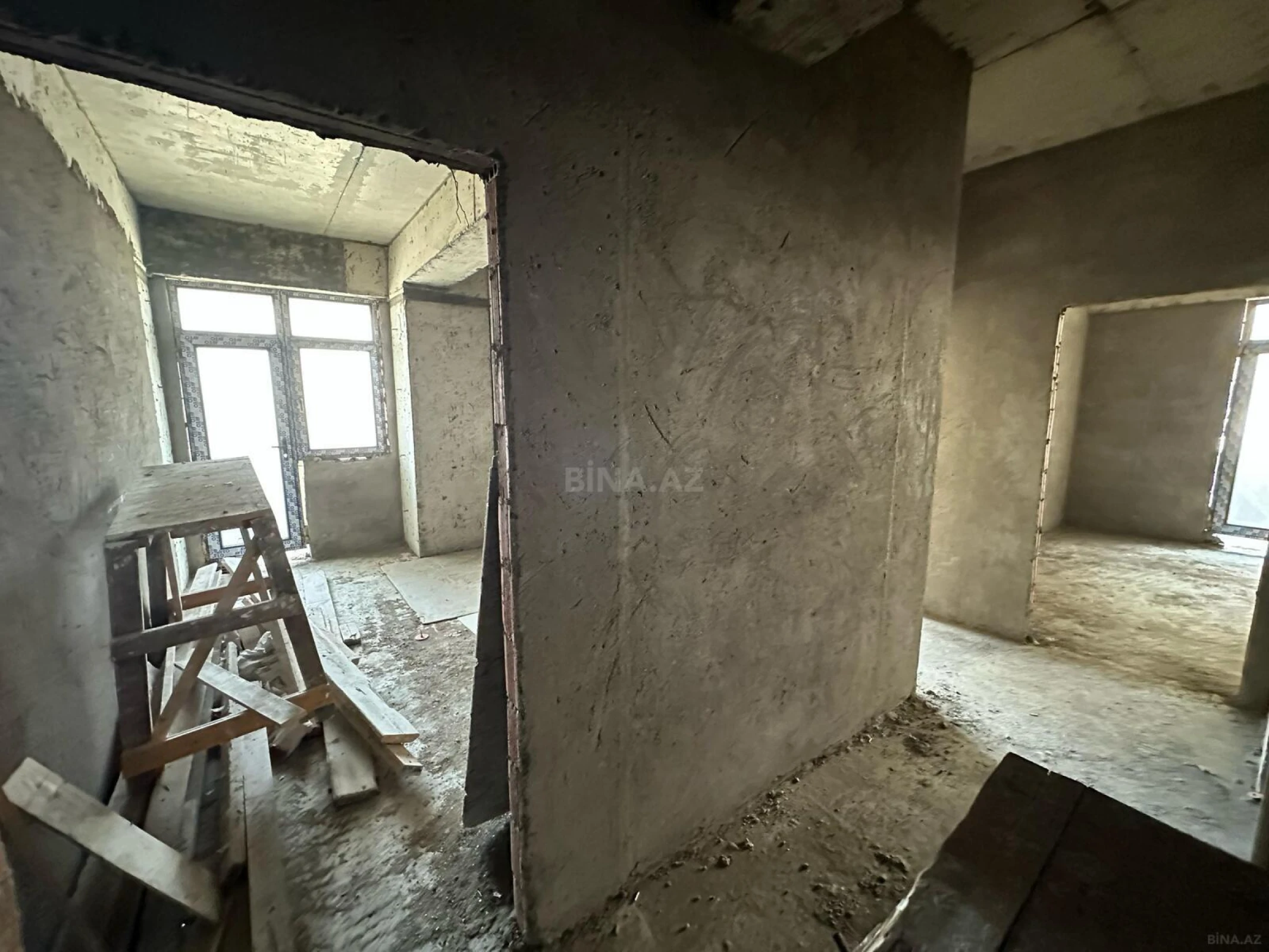 Satılır 2 otaqlı mənzil 93 m²