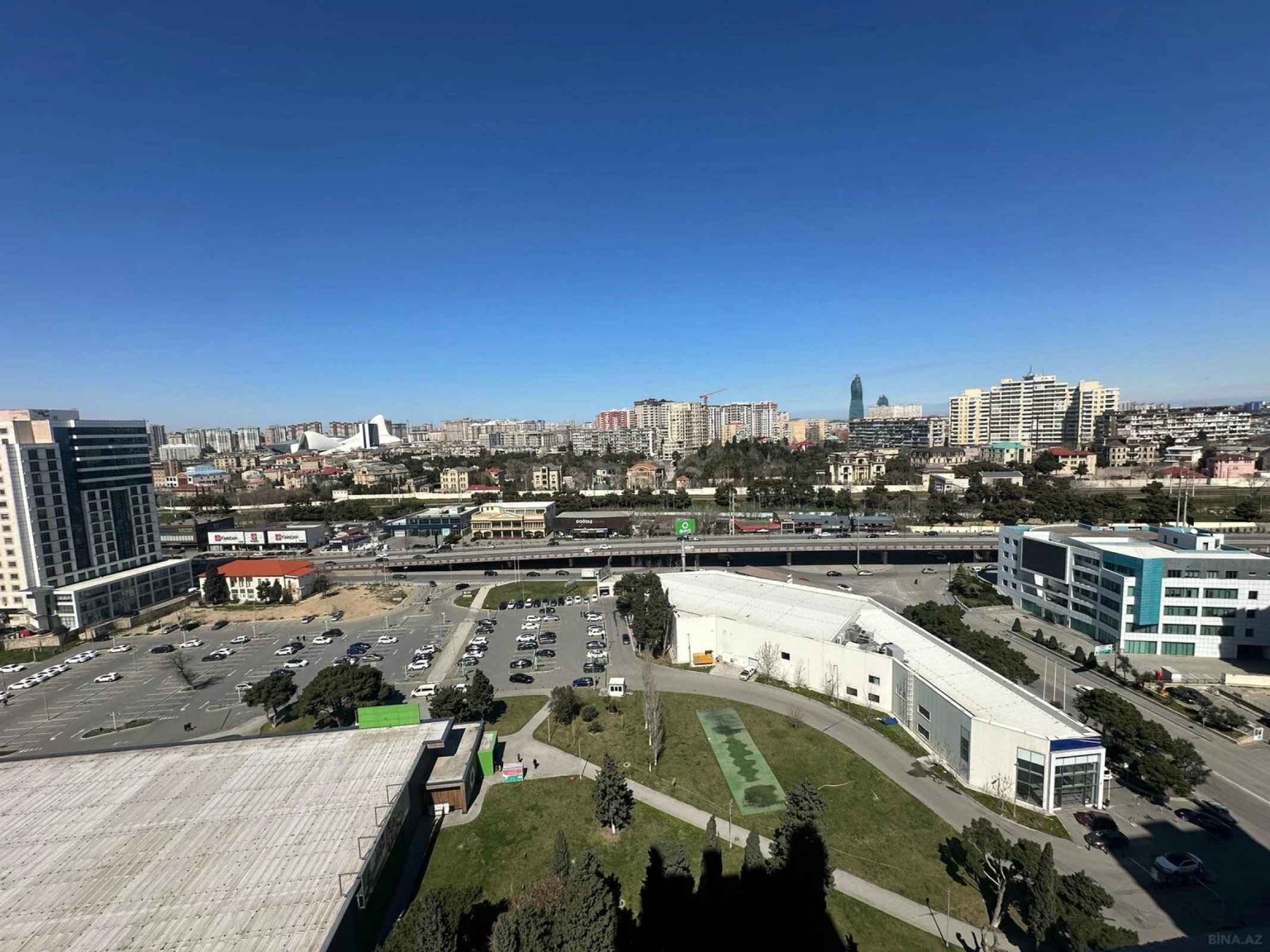 Satılır 2 otaqlı mənzil 93 m²